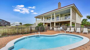 A two-story building with a pool and outdoor seating area. - CASA DEL SOL - 4BR 4 BTH BEACHFRONT HOME W/POOL located in The Plantation (St, George Island)