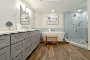 Combined shower/bathtub, jetted bath, hair dryer, towels - Colorful, bright beachfront condo w/private balcony! ☀️ (Destin)