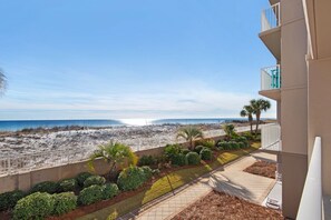 Property grounds - 🌊BEACH Front Corner Unit~Free Beach Service~Pool~3BR Island Princess 200🌅 (Fort Walton Beach)