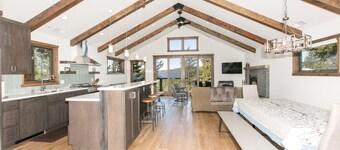 Beaver Lake View- Hot Tub, Wood Fireplace, Dog Ok.  Close to Northstar