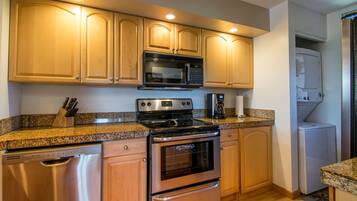 冰箱、微波炉、烤箱、炉灶