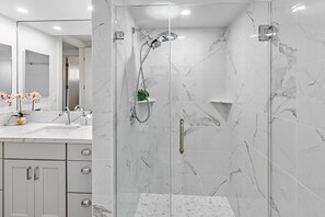 Bathtub, hair dryer, towels, shampoo