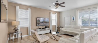 Champions Gate Luxury 6 Bedroom Resort Villa With Spa and Games Room on Golf Course community