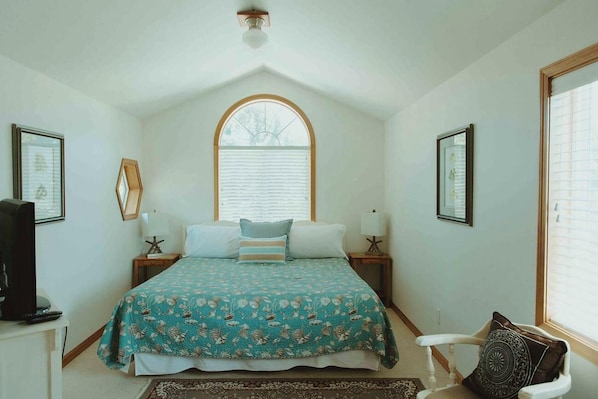 2 bedrooms, iron/ironing board, free WiFi, bed sheets