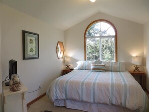 2 makuuhuonetta, silitysrauta/-lauta, ilmainen Wi-Fi, vuodevaatteet