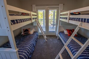 3 bedrooms, iron/ironing board, WiFi, bed sheets - Stay 3+ nights in Beachwalk Resort (Michigan City)