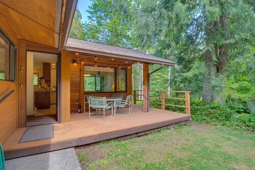 Northwest Art & Stylish Comfort Nestled Among the Trees