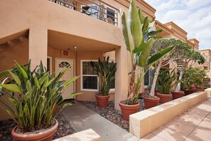 Property grounds - Panoramic Ocean View White Sandy Beaches   Community Jacuzzi (Oceanside)