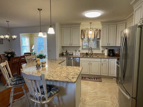 Chic Gem in The Villages - Modern Amenities & Prime Location! Call today!