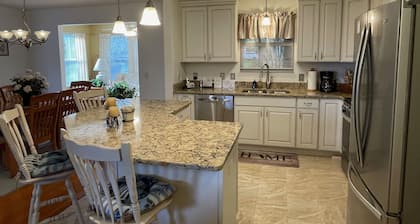 Chic Gem in The Villages - Modern Amenities & Prime Location! Call today!