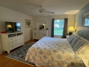 3 bedrooms, desk, iron/ironing board, free WiFi