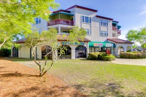 Exterior - Cozy condo in paradise with pool, sauna & private dock - snowbird-friendly (Panama City Beach)