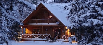 Forest Creek Cabin- Beautiful Mountain Getaway!