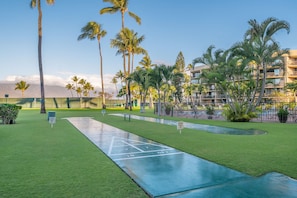 Sport court - Ocean, Pool, Tropical resort views from this large 1 bedroom suite (Kihei)