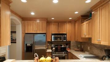 Fridge, microwave, dishwasher, coffee/tea maker