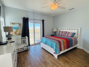 6 bedrooms, iron/ironing board, WiFi, bed sheets