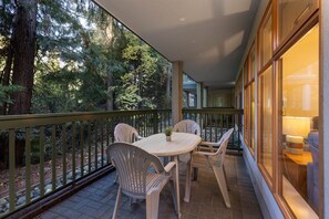 Outdoor dining - 1BR | Northstar | Village Location | Shared Pool & Hot Tub | Ski Storage | Free Parking (Whistler)