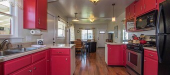 Potter's Bungalow - Near Downtown Plaza, 3 bed