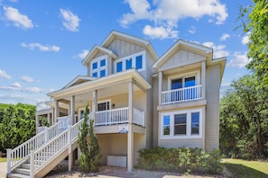 Exterior - OCEANSIDE:  Elegant home! Private Pool, Hot Tub, Gameroom with Pool Table! (Corolla)