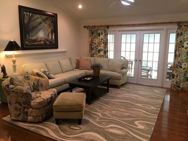 Flat-screen TV, stereo, offices