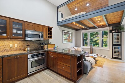 Alpine Elegance-Stylish Ski-In/Ski-Out in Mountain Village Core