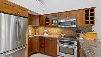 ثلاجة، ميكروويف، فرن، موقد طهي مسطح