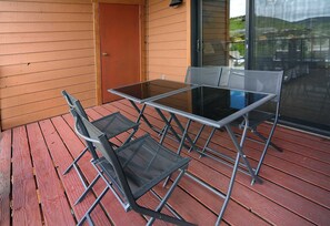 Outdoor dining - Aspen Grove, Ski in/out, Hot Tub, Pet Friendly (Mt. Crested Butte)