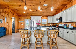 Microondas, cafetera/tetera, tostadora