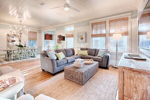 智能电视、电子游戏、DVD 播放器、桌上足球