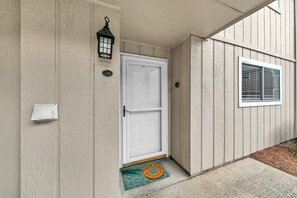 Exterior detail - Beach Service Included! Pet-friendly! Chateau La Mer 11B! (Destin)