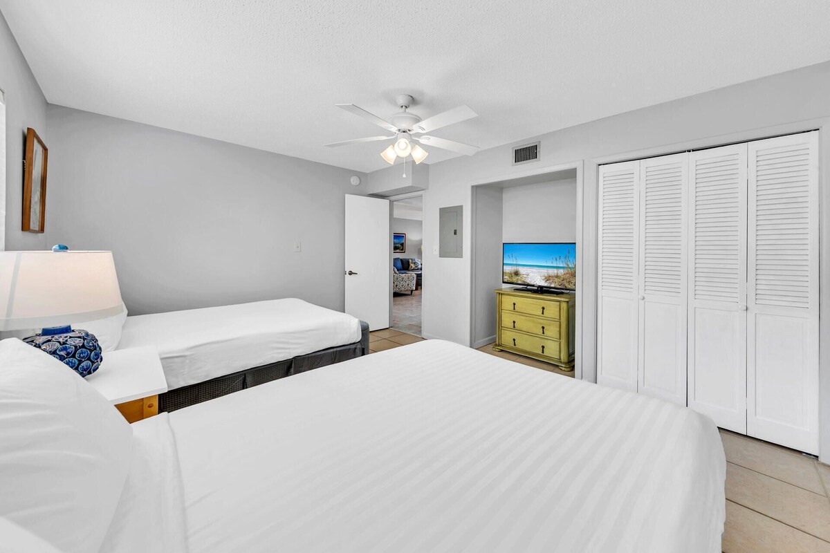 Photo 10 of Beach Service Included! Pet-friendly! Chateau La Mer 11B!