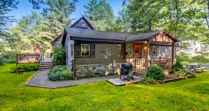 Homey getaway among the trees with bar, foosball table, hot tub, deck & firepit