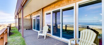 Dog-Friendly Oceanfront Condo with Sweeping Views and Beach Access