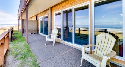 Dog-Friendly Oceanfront Condo with Sweeping Views and Beach Access