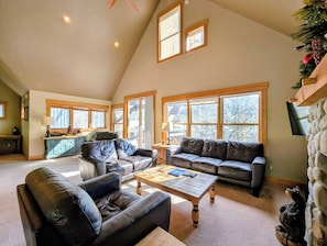 TV, fireplace - Quiet Condo w/Loft, Ideal for Families! (Keystone)