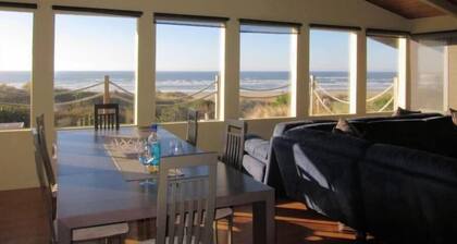 fabulous beachfront home, 2 bed, 2 bath, stunning panoramic views - Seaweed