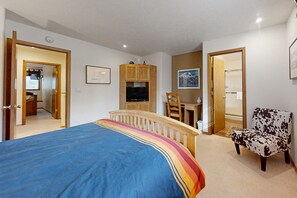 3 bedrooms, iron/ironing board, internet, bed sheets