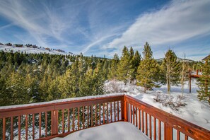 Property grounds - Elegant Mountain Retreat, Shared Hot Tub, Pool, & Resort Amenities - Near Beach (Truckee)