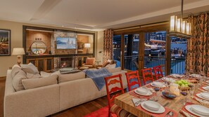 TV, caminetto, studio