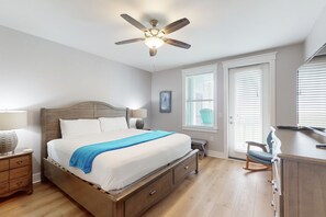 3 slaapkamers, een strijkplank/strijkijzer, internet, beddengoed