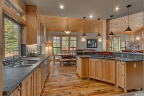 Coffee/tea maker, cookware/dishes/utensils, dining tables - The Lodge at Swiss Lane - TLUXP (Truckee)