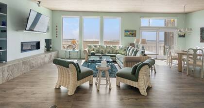 3441O Mollies by the Sea