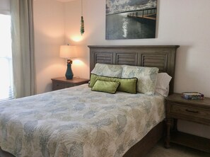 3 slaapkamers, een strijkplank/strijkijzer, gratis wifi, beddengoed