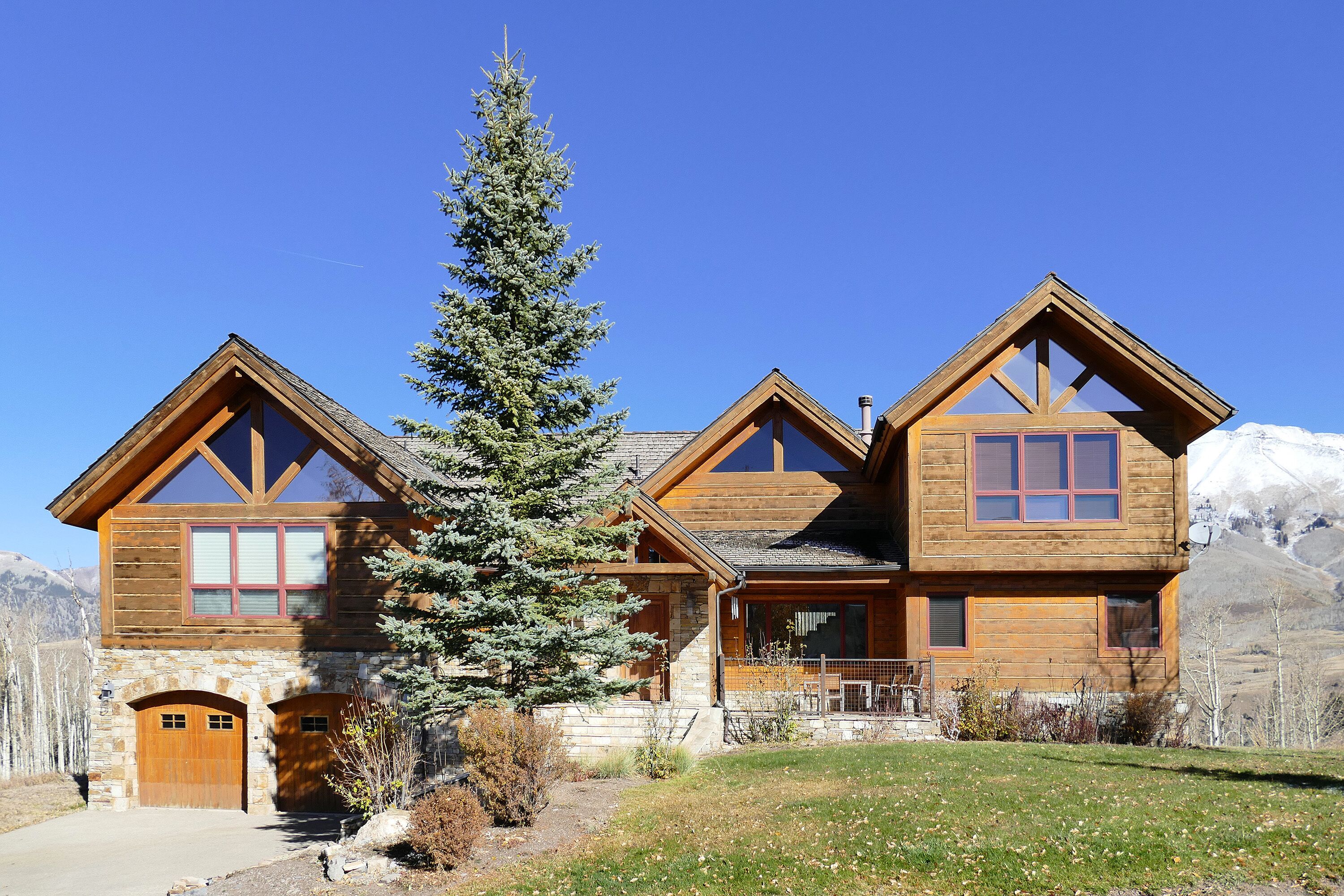 LODGE ON THE POINT- VIEWS, Hot Tub, Space for Everyone