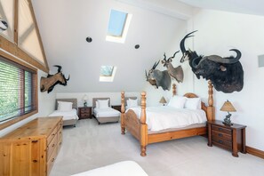 5 bedrooms, iron/ironing board, free WiFi, bed sheets