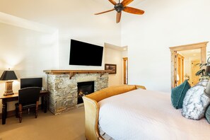 4 bedrooms, desk, iron/ironing board, free WiFi