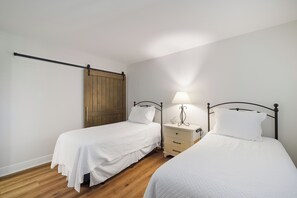 3 chambres, fer et planche à repasser, Wi-Fi gratuit, draps fournis