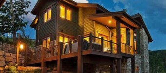 Modern Mountain Design, High-End Kitchen, Theater Room & Hot Tub!