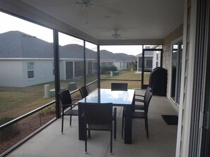 Outdoor dining - Large 2 Bdrm & Den Designer home w/Golf Cart & WiFi! (The Villages)
