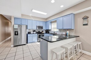Microwave, oven, dishwasher, coffee/tea maker